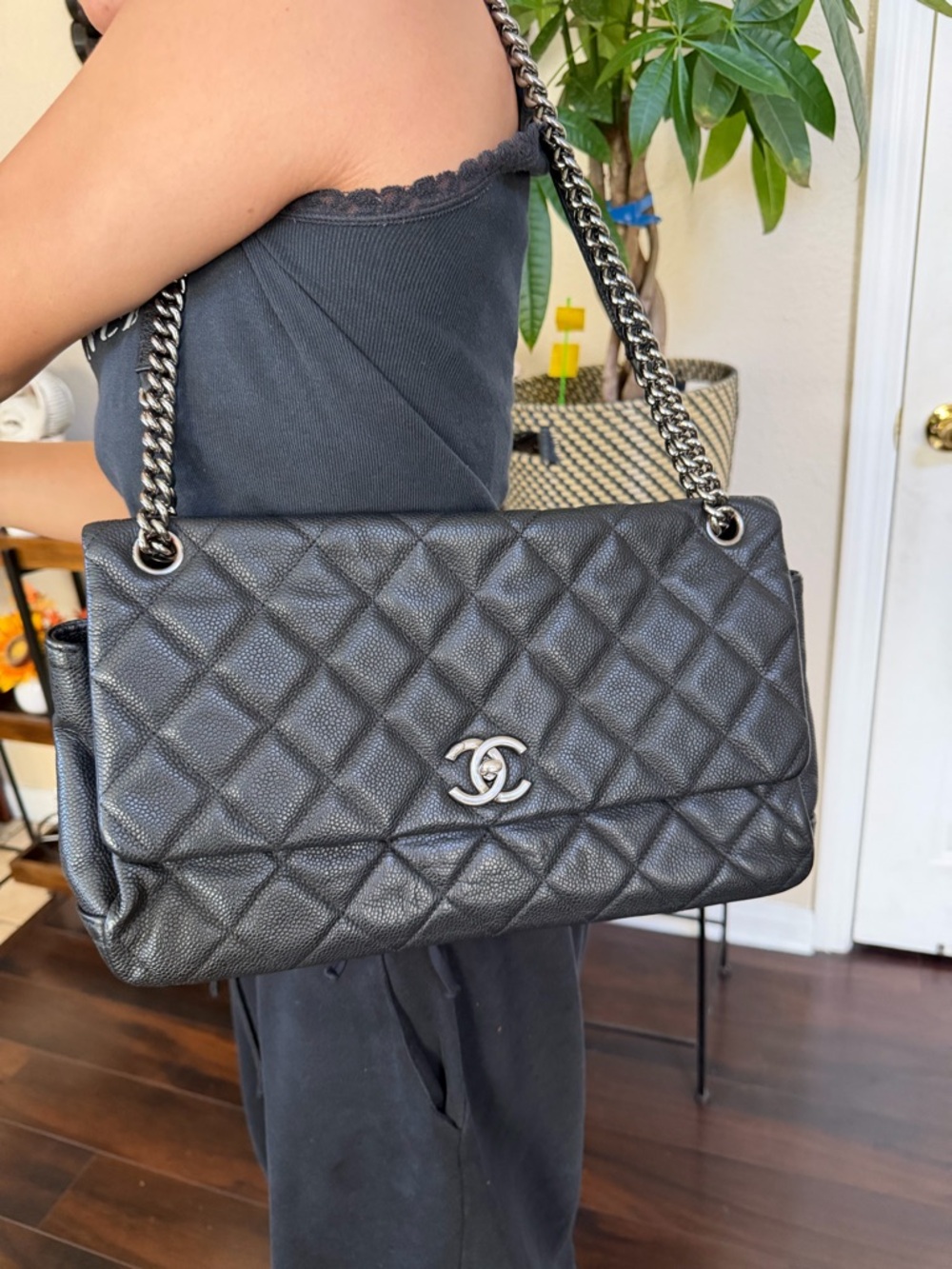 Vintage Chanel Lady Pearly Quilted Flap Black Bag Iridescent Caviar Leather - Picture 7 of 10